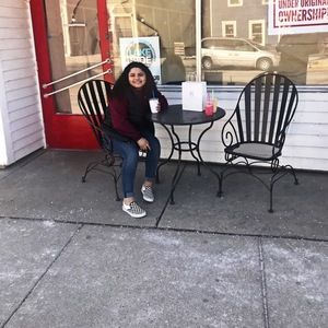 Meet your Posher, Mia